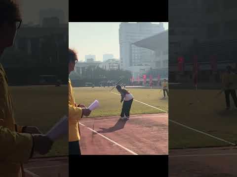 运动会上的社死瞬间，这也太尴尬了，还是换所学校上吧！ thumbnail