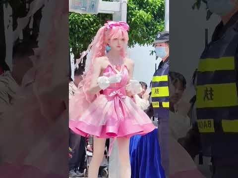 A pretty girl who lacks confidence thumbnail