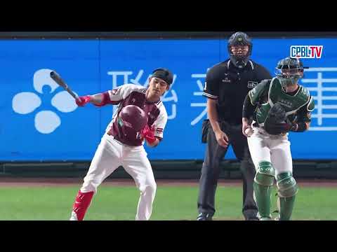 05/29 台鋼 VS 樂天 一局下，林子偉展現腳上好功夫，頭盔不落地 thumbnail