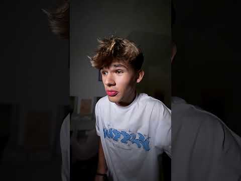 On budzi swoich przyjaciół syreną thumbnail