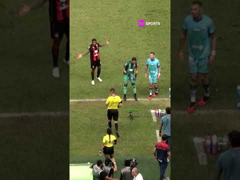 O VAR MARCOU PÊNALTI NO TOQUE DE MÃO E RENATO KAYZER COBROU PERFEITAMENTE PRO VITÓRIA #shorts thumbnail
