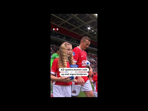 AZ-spelers komen het veld op met hun kinderen ? thumbnail