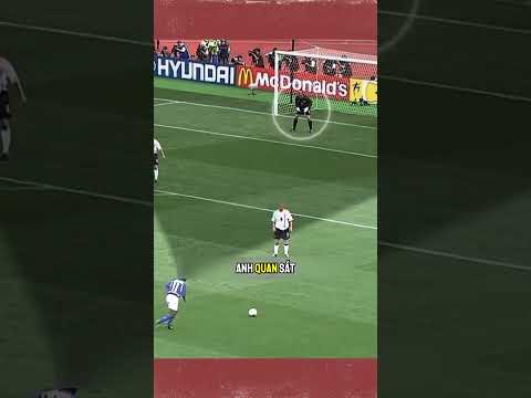 Cú sút khiến thủ môn đứng chôn chân tại World Cup 2002 #shorts #football thumbnail