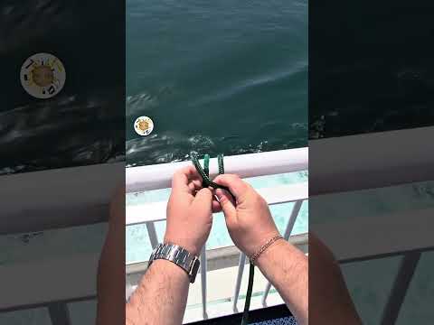 How to knot a tie thumbnail
