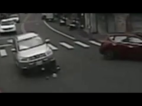 【車禍影片】撞球 thumbnail