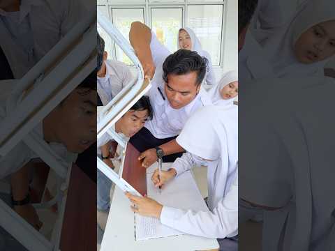 Murid babeh yg satu ini memang konyol 🙈 #funny #comedy thumbnail