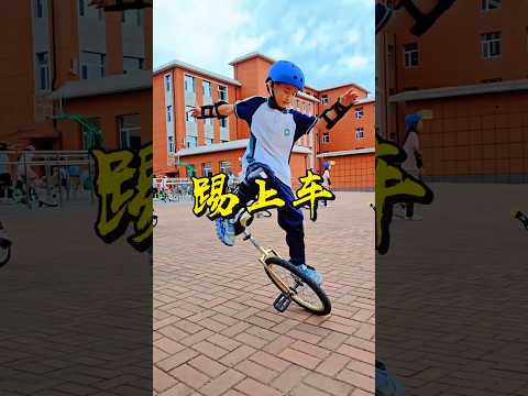 🚲😱 Çintu İlk Kez Bisiklete Bindi! Büyük Düşüşten Muhteşem Başarıya! 😍👏 #shorts thumbnail