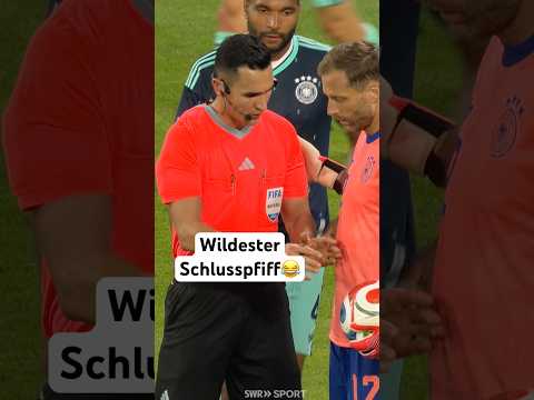 Der Blick von Oli Baumann😂 Wieso aber wollte der Schiedsrichter einfach den Ball haben…😅 thumbnail