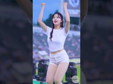 흰흰 조합의 위력..ㄷㄷ 김진아 치어리더 金吉娜 Kim Jina cheerleader ktwiz thumbnail