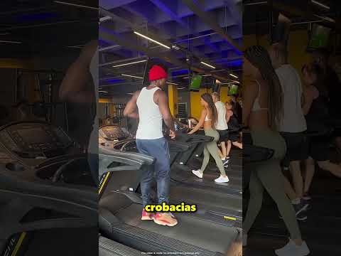 Este Chico Terminó Cayéndose Por Intentar Impresionar A La Chica 😂 thumbnail