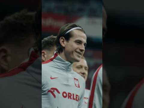 DRUŻYNA 🤍❤️ #laczynaspilka #polska #football #sports #pilkanozna #lewandowski  #shorts thumbnail