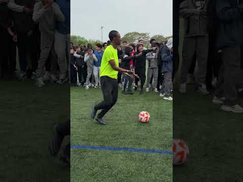 ? Faute ou pas faute ? #1v1 #football #foot #jnk #tcheksplay thumbnail