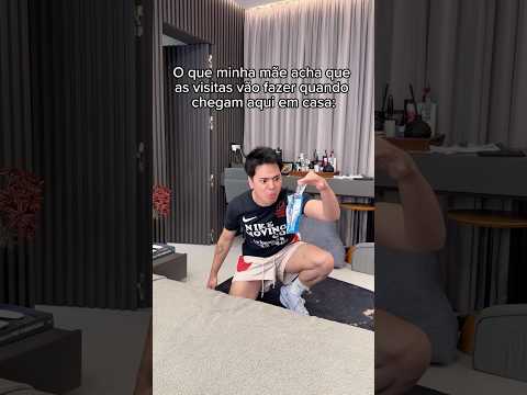 O QUE MINHA MÃE ACHA QUE AS VISITAS VÃO FAZER NA NOSSA CASA 😹 thumbnail