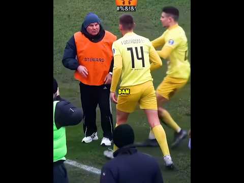 Momen Pemain Bola yang Bikin Penonton Emosi! thumbnail