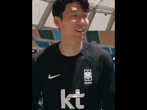 계속 손흥민 벗기는 황희찬🤭 thumbnail