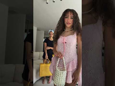 J’ai toujours des choses super intéressantes dans mon sac 🤷🏽‍♀️ thumbnail