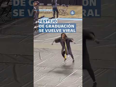 ¡Con todo el estilo! Estalla de alegría al recibir diploma en su graduación #shorts thumbnail