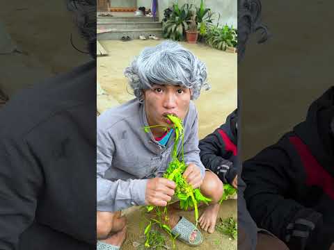 Ăn thêm chút nữa đi, đừng nhịn đói!😂🤣  #shorts #funny #comedy #langlieu thumbnail
