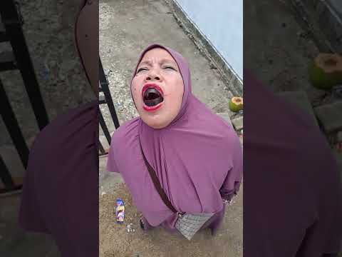 nenek mau ikutan mendapatkan permen !!! thumbnail