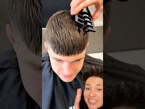 Viral saç şekillendiren tarağı denedim! Saç şekillendirme #shorts #hair thumbnail