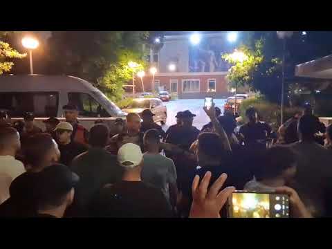 Top Channel/ “Opozitë e shitur”, protestuesit ndalen para selisë së PD: Se Berisha ka mbaruar.... thumbnail