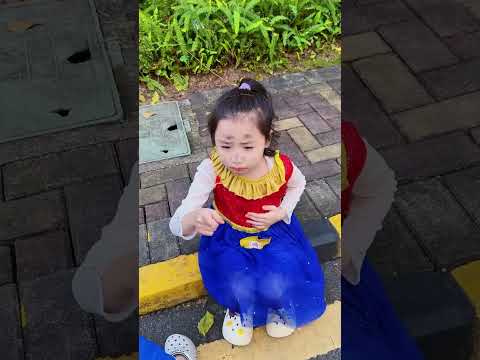 小路飞帮助路边的小乞丐#海贼王#路飞 thumbnail