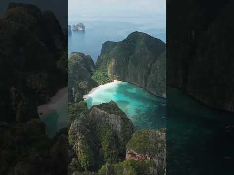 Places in The World That Seem Unreal thumbnail