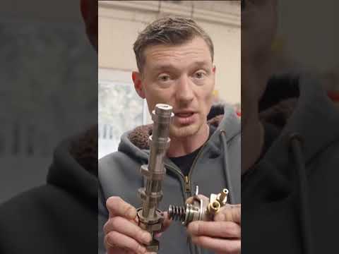 Dlaczego słyszymy hałasy z silnika?  🤔| Jeździć, obserwować #shorts thumbnail