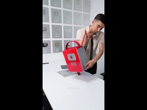 a play button bag made out of play buttons for your play buttons? @wood_mood thumbnail