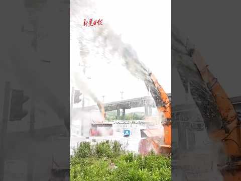 ?? 城市的安全，来自一群人的默默坚守 ?? A City’s Safety Comes from Quiet Dedication of Many People thumbnail