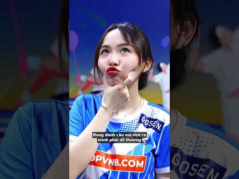 Đang đánh cầu thì nhớ ra mình phải dễ thương ??? #vnb #badminton #caulong #shorts thumbnail