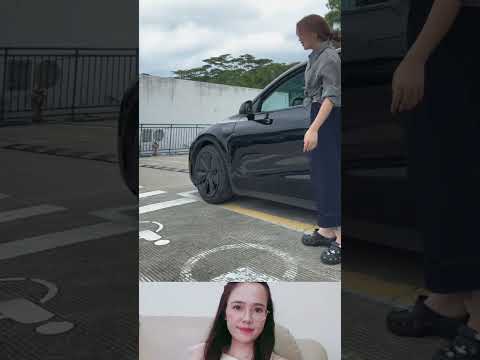 드레스가 자동차 문에 달라붙었어요. #웃긴영상 #funny #국립생물자원관 #viral #viralvideo #video #shorts #korea #usa thumbnail