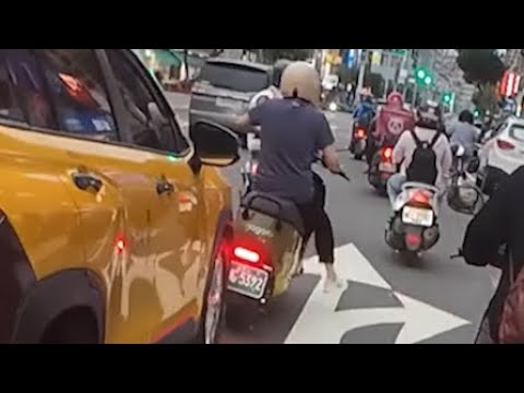 【車禍影片】狗狗肉神飄移去被頂（2026.05.14 高雄市左營區華夏路 thumbnail