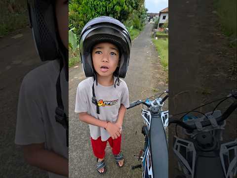 faqih pagi pagi pake helm mau ke motor mini#trendingshorts thumbnail