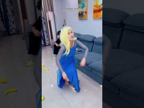 女孩邀请男孩参加婚礼 thumbnail