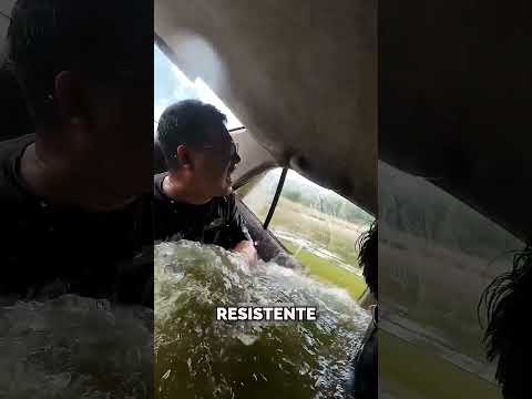 Nunca Intentes Esto en Un Auto que se Hunde thumbnail