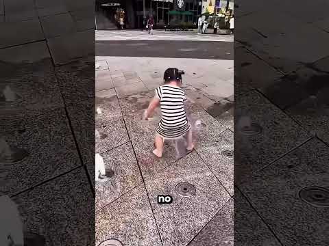 Mi Hija Mojó Toda Su Ropa En La Fuente De Agua 😱 thumbnail