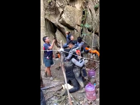 Así ha sido el RESCATE de las CINCO PERSONAS encerrados en una CUEVA en Laos #shorts thumbnail