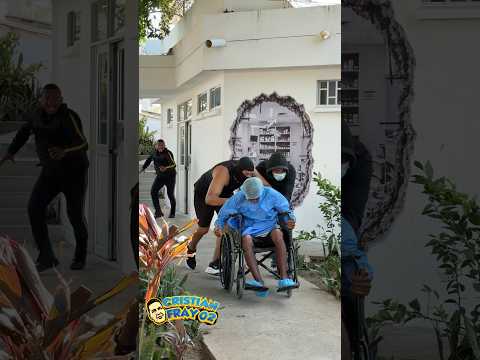 Se fugó 🏃‍♂️ el paciente 🏥/ broma hospital #viralvideo #funny #prank thumbnail