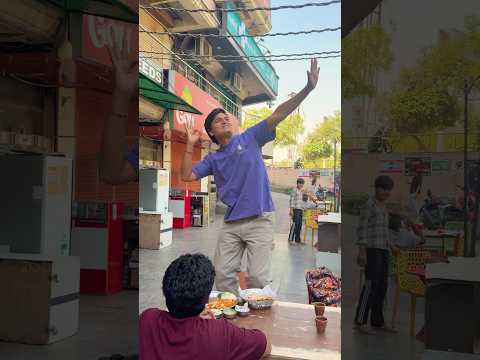 Dosto ke paiso ka khane mai alag hi maza aata hai 😂❤️ #shorts #ytshorts thumbnail