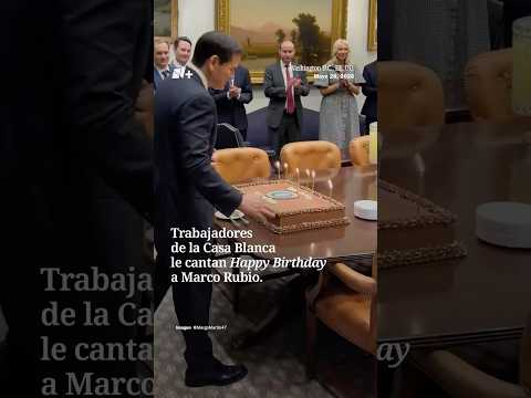 Trabajadores de la Casa Blanca sorprenden a Marco Rubio cantando Happy Birthday y con un Pastel | N+ thumbnail