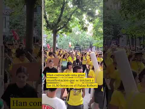 300 docentes bloquean el acceso a la Casa Batlló de Barcelona tras la huelga de Eduación thumbnail
