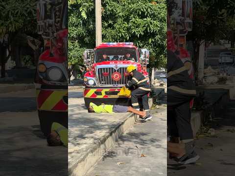 El camión 🚒 ruidoso #funny #viralvideo #humor #prank thumbnail