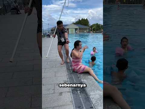 Handuk Ajaib yang Berubah Jadi Besar Saat Masuk Air! 😱💦#shorts thumbnail