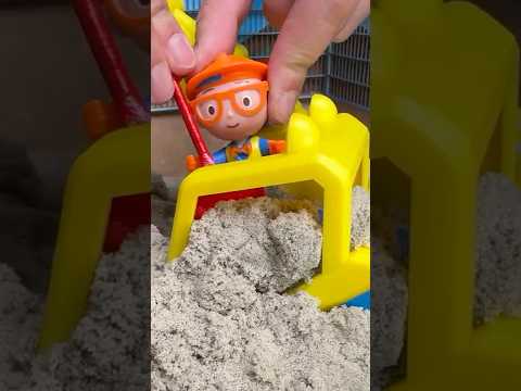 I wonder WHAT vehicle is buried in the SAND?️?! KEEP DIGGING BLIPPI! #shorts thumbnail