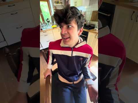 Pov: Geschwister 😅 #geschwister #comedy #funny #lustig #parodie ￼ thumbnail