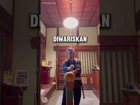 Gambaran Seorang Samurai Menggunakan Katana thumbnail
