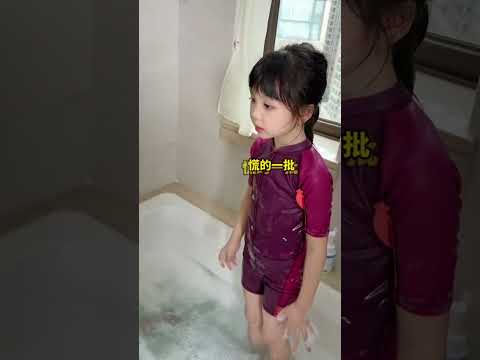 Cái kết của việc tranh giành nước tắm với chị gái! thumbnail