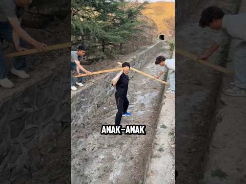 Pemuda Ini Nekat Bangun Jembatan Demi Selamatkan Anak-Anak! #trending #shortvideo thumbnail