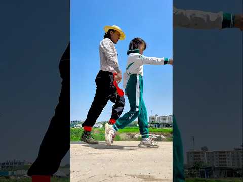 Cô bé dân tộc có đôi chân ảo ma thumbnail
